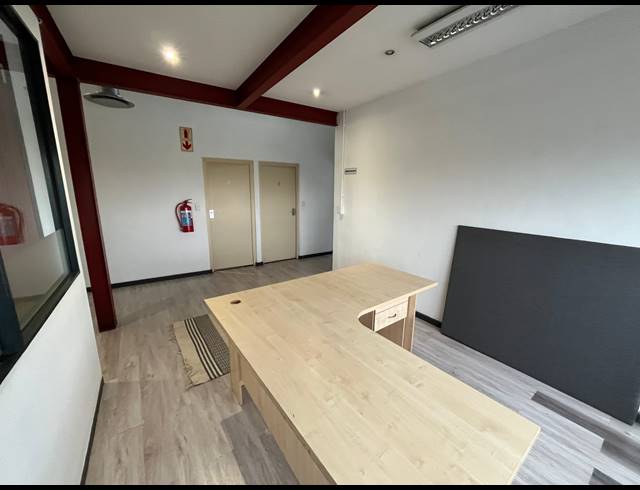 365M² OFFICE TO LET IN NDABENI